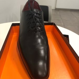 Magnanni Leather Oxford shoe..Leather upper, Square toe,Lace up Style